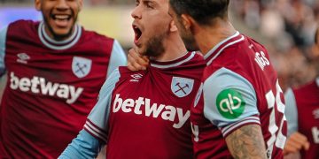 Wasteful Manchester United Hammered by West Ham, as Arsenal Denied Victory by Mohamed Salah