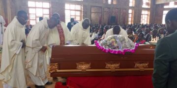 Hundreds Gather to Celebrate Life of Renowned Educationist