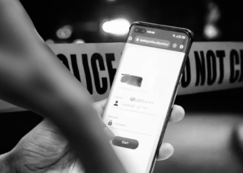 Husband Stabs Wife to Death Over Smartphone