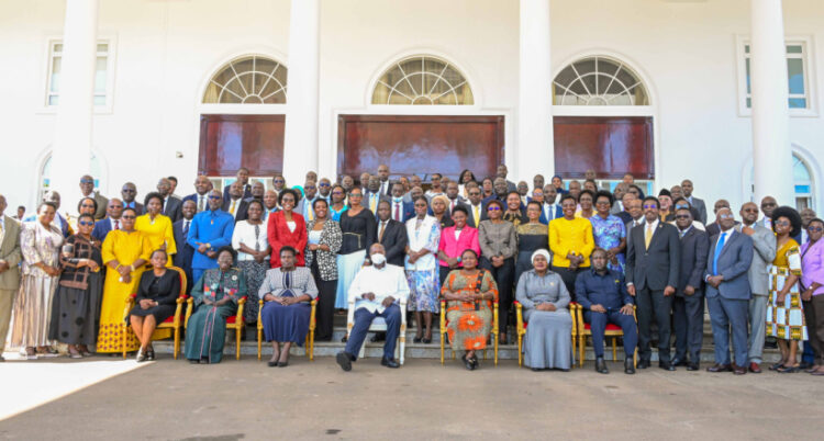 Museveni bids farewell to outgoing Cabinet, sets eye on new term